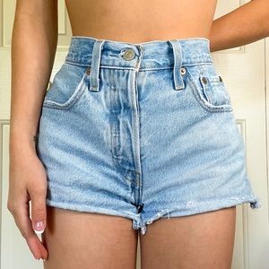 Levi’s - 501 Shorts in Light Wash Sz 24” EUC